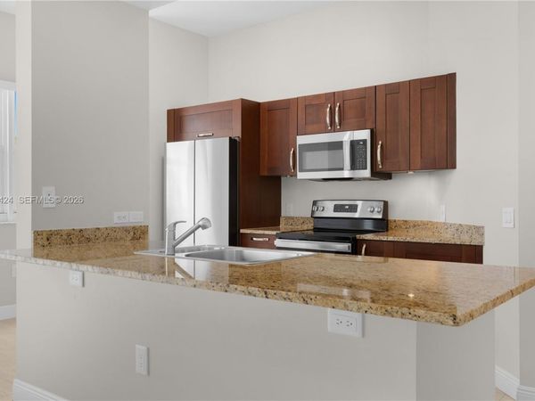 20000 E Country Club Dr, Unit 402, Aventura, FL 33180