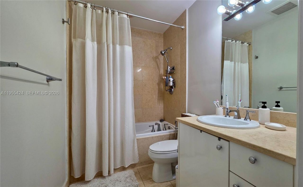 20000 E Country Club Dr, Unit 402, Aventura, FL 33180 Photo