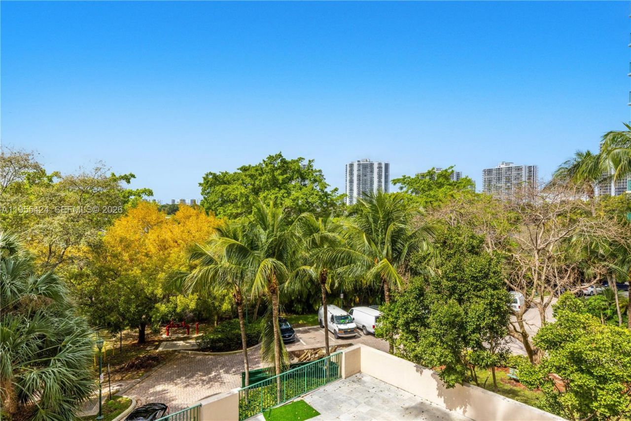 20000 E Country Club Dr, Unit 402, Aventura, FL 33180 Photo