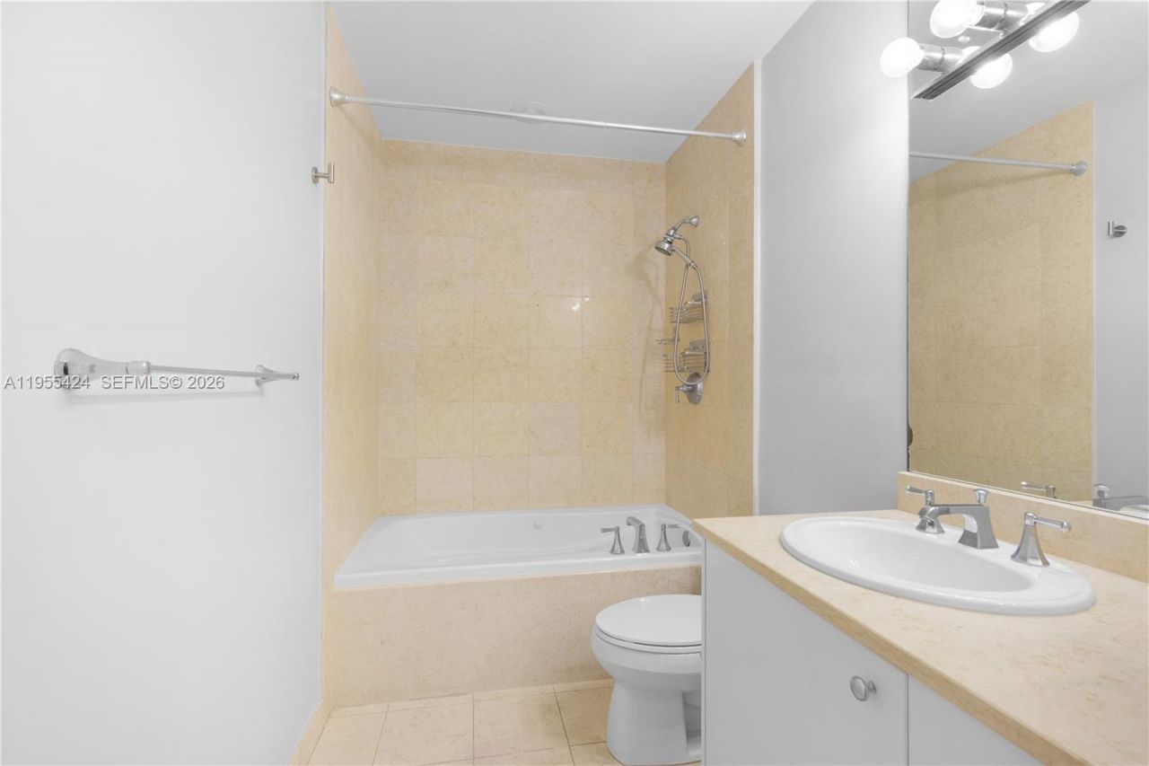 20000 E Country Club Dr, Unit 402, Aventura, FL 33180 Photo