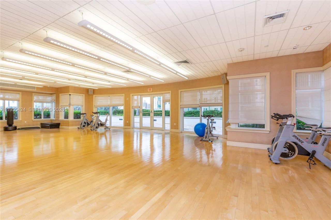 20000 E Country Club Dr, Unit 402, Aventura, FL 33180 Photo