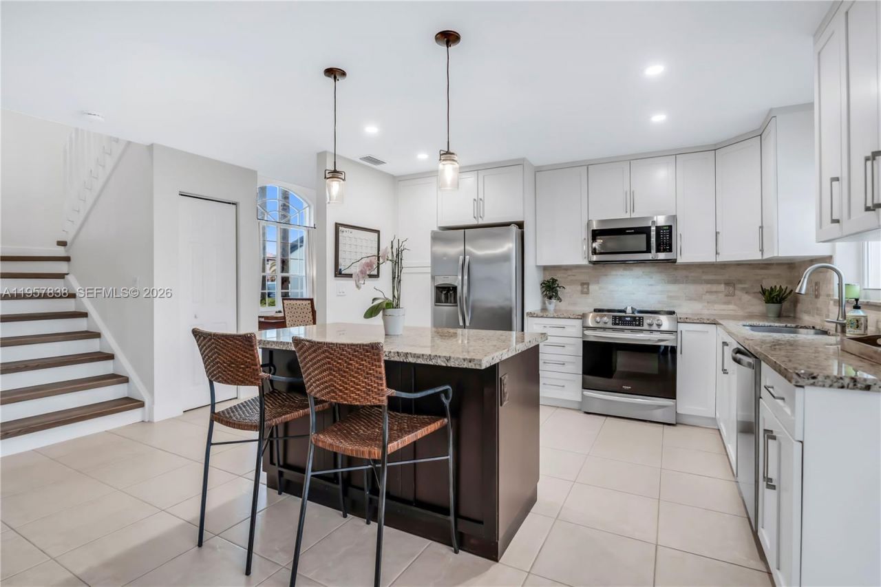 18159 SW 3rd St, Pembroke Pines, FL 33029 Photo