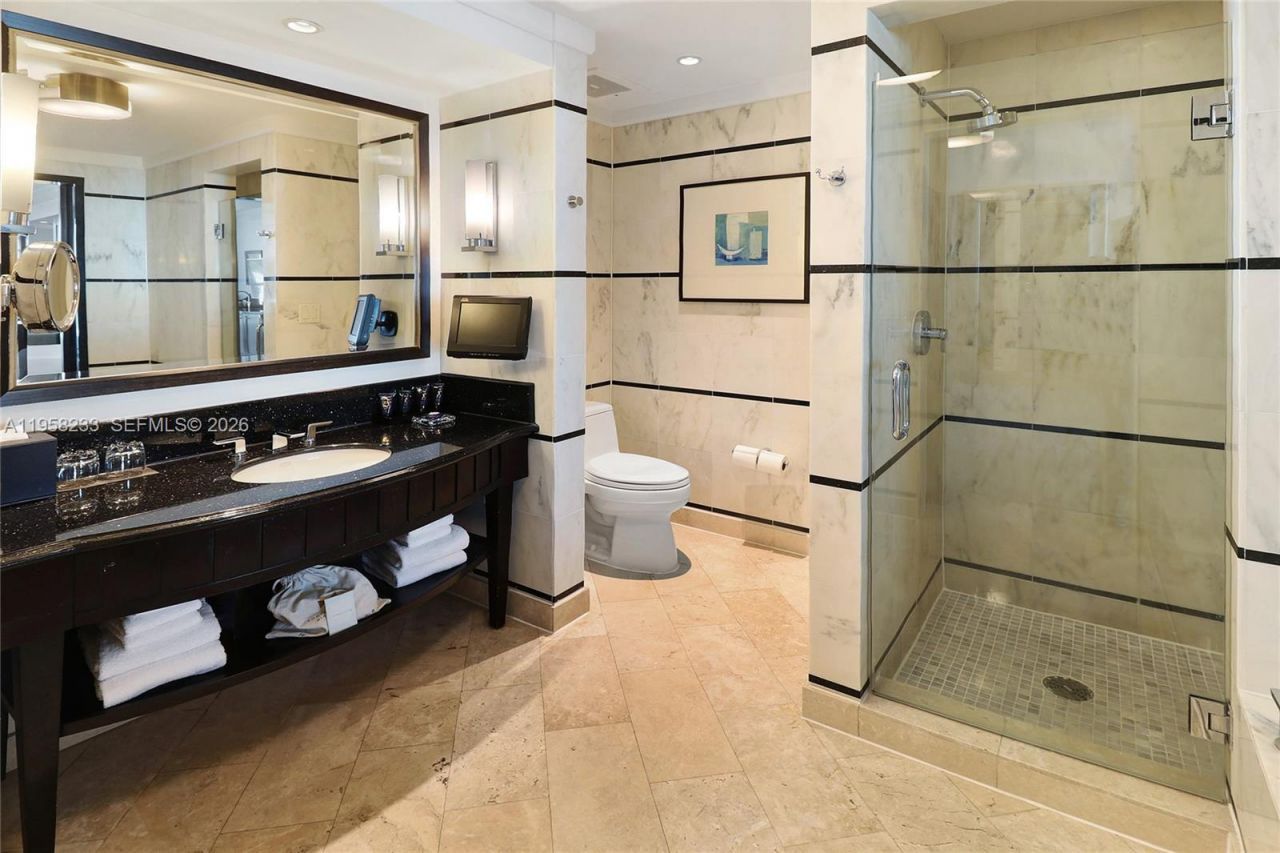 4391 Collins Ave, Unit 1703, Miami Beach, FL 33140 Photo