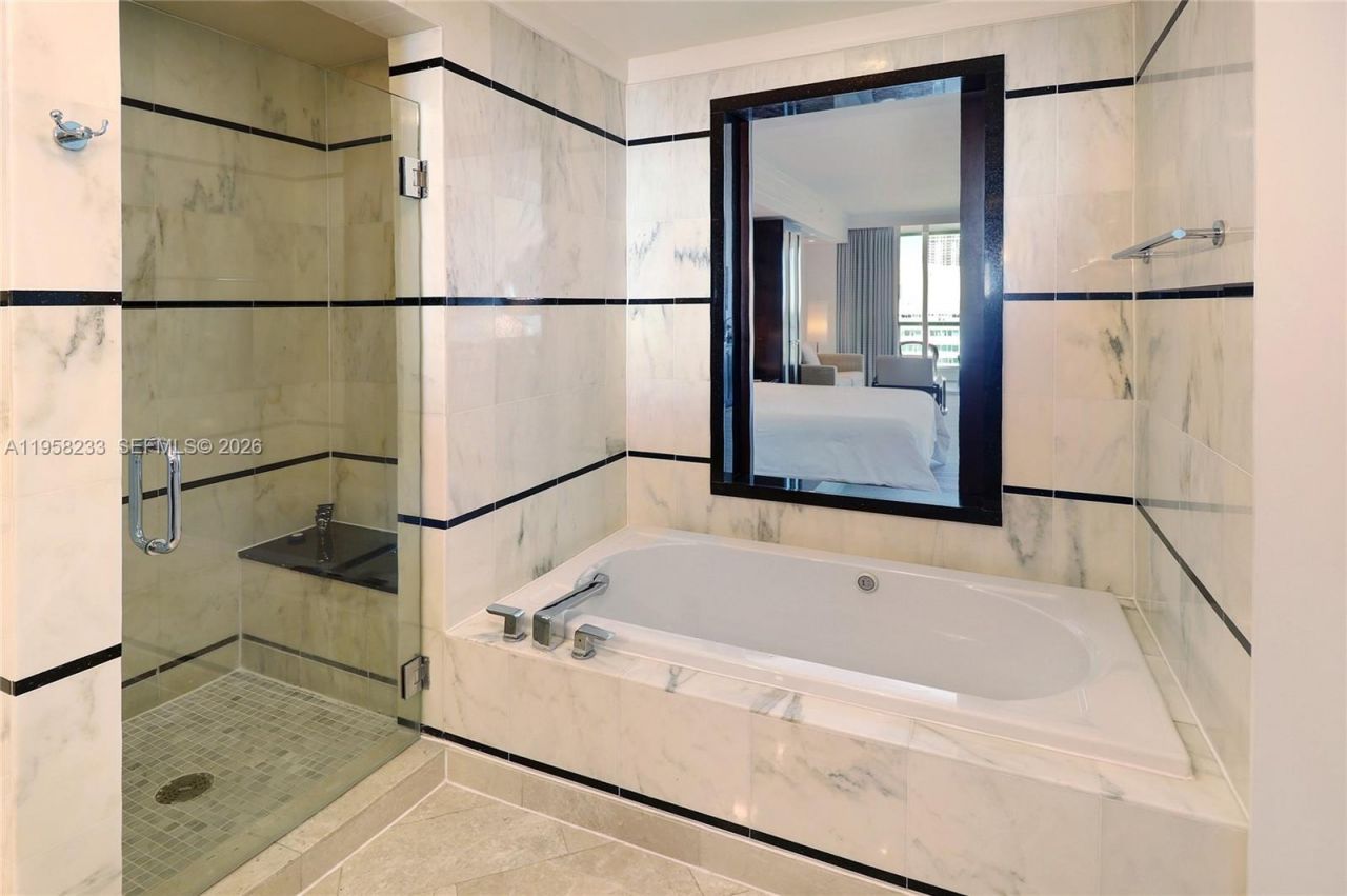 4391 Collins Ave, Unit 1703, Miami Beach, FL 33140 Photo