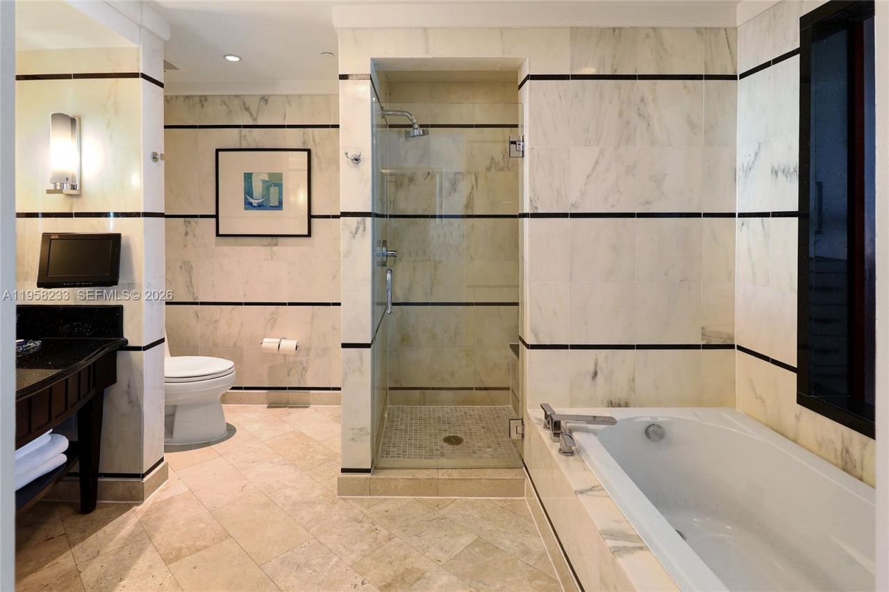 4391 Collins Ave, Unit 1703, Miami Beach, FL 33140 Photo