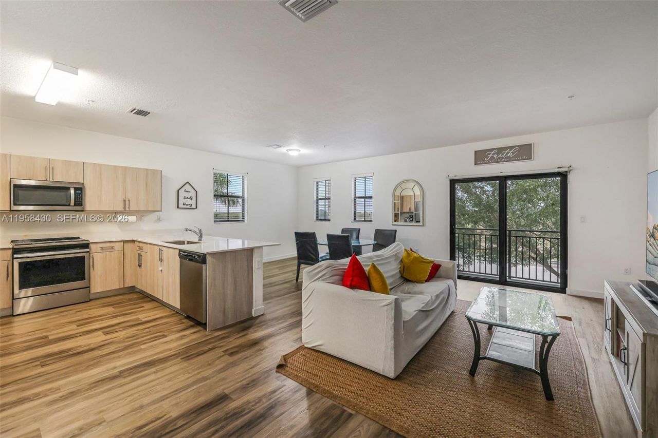 15500 SW 136th St, Unit 202, Miami, FL 33196 Photo