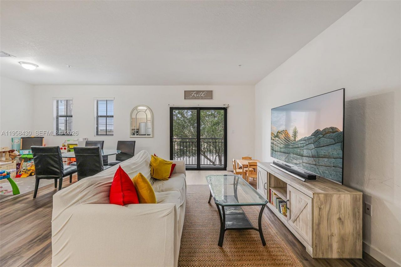 15500 SW 136th St, Unit 202, Miami, FL 33196 Photo