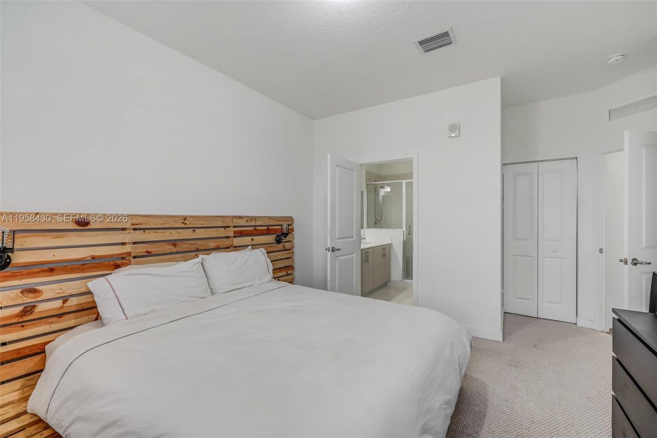 15500 SW 136th St, Unit 202, Miami, FL 33196 Photo