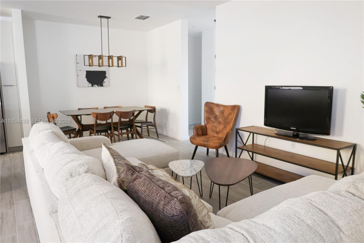 1221 NW 45th St, Unit A, Miami, FL 33142 Photo