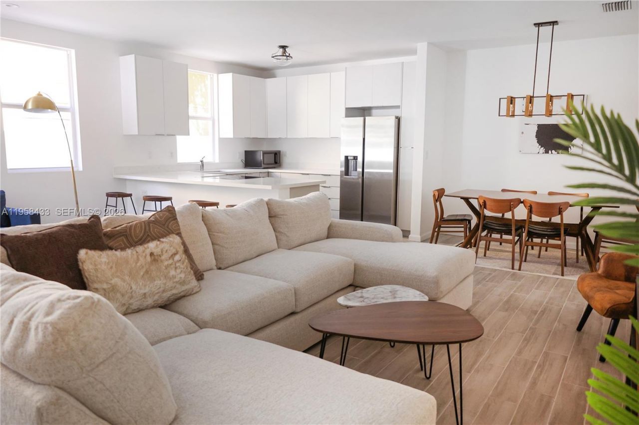 1221 NW 45th St, Unit A, Miami, FL 33142 Photo