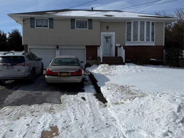 192 E 5th Street, Deer Park, NY 11729