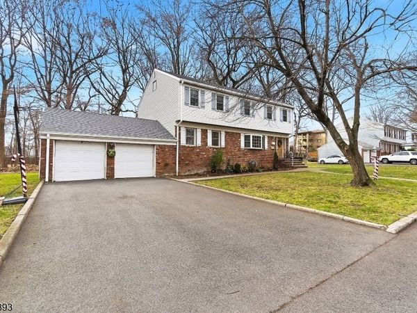 72 Prospect St, Paramus, NJ 07652