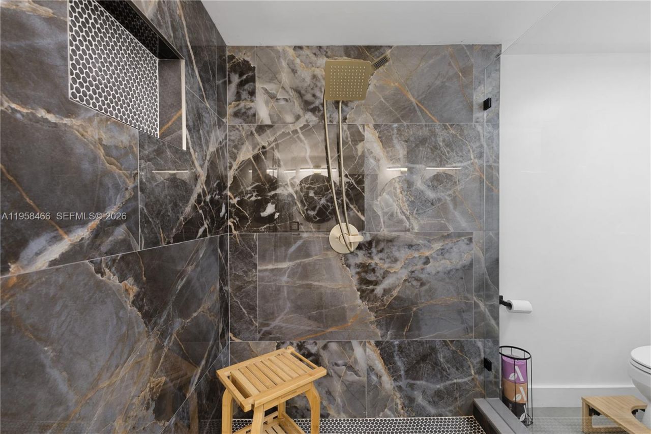 1000 Quayside Ter, Unit 506, Miami, FL 33138 Photo