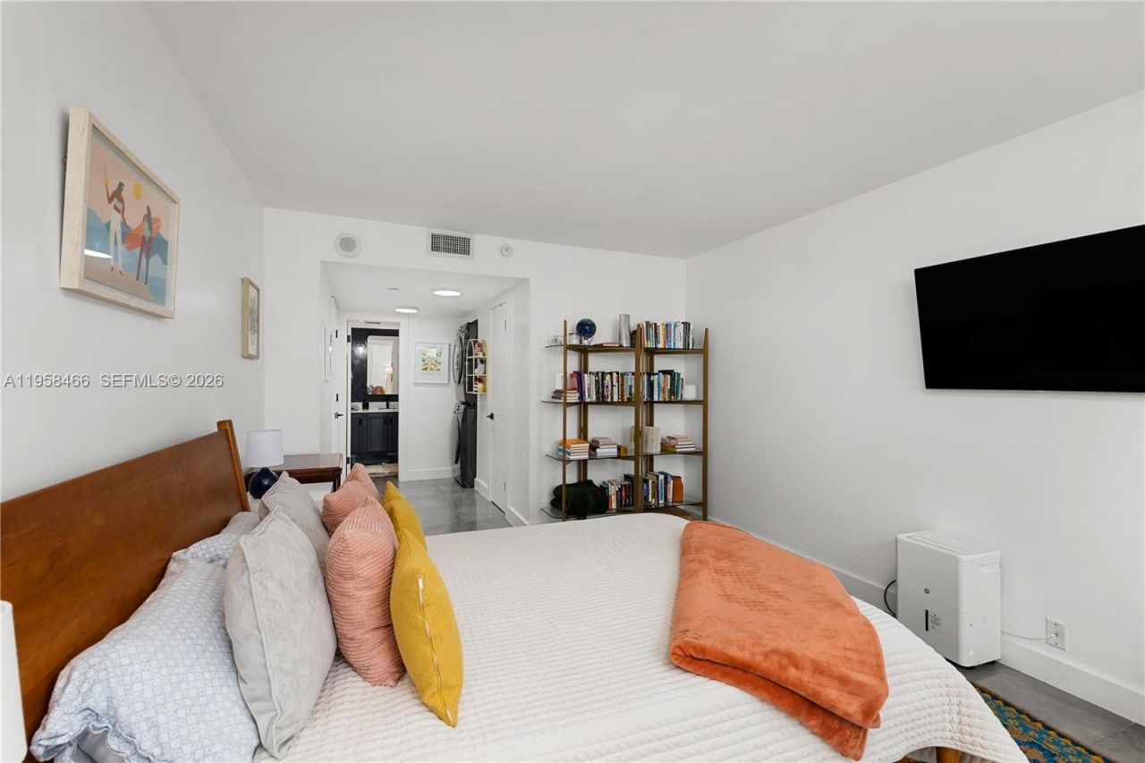 1000 Quayside Ter , Unit 506, Miami, FL 33138 Photo