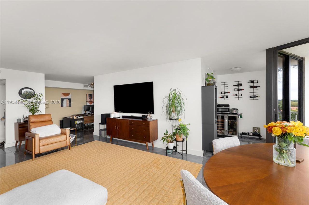 1000 Quayside Ter , Unit 506, Miami, FL 33138 Photo