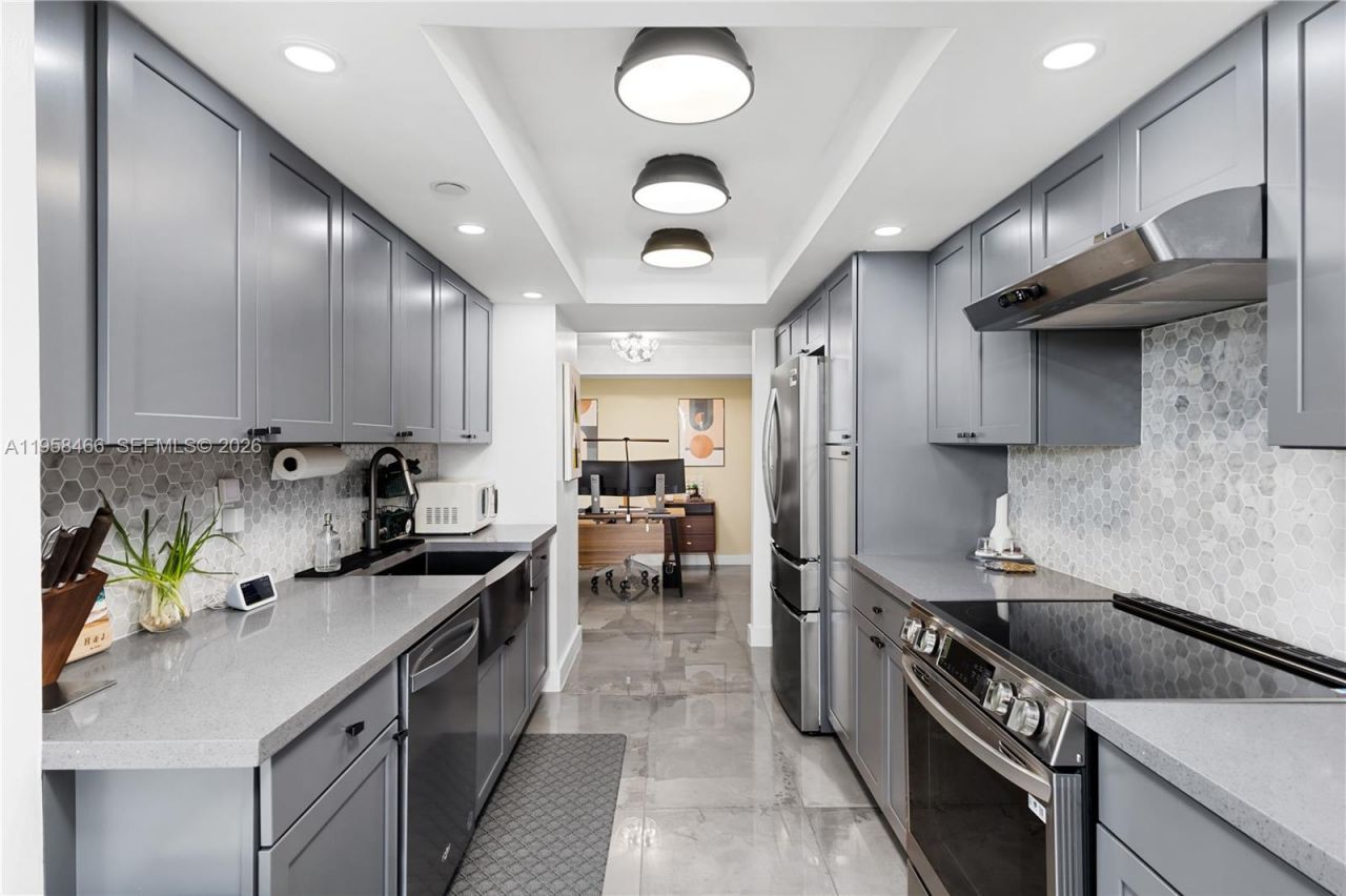 1000 Quayside Ter , Unit 506, Miami, FL 33138 Photo