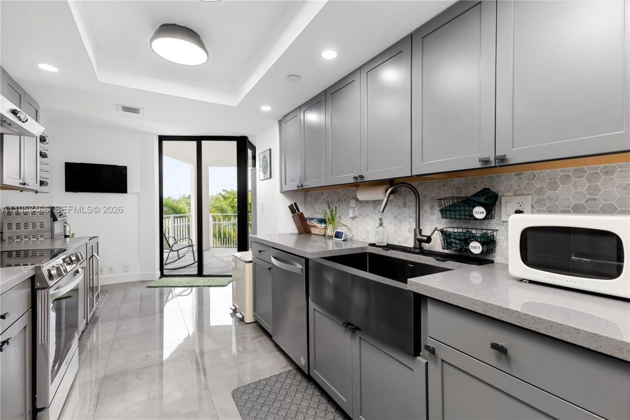 1000 Quayside Ter , Unit 506, Miami, FL 33138 Photo