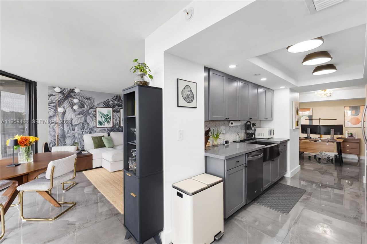 1000 Quayside Ter, Unit 506, Miami, FL 33138 Photo