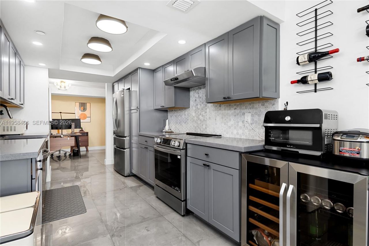 1000 Quayside Ter, Unit 506, Miami, FL 33138 Photo