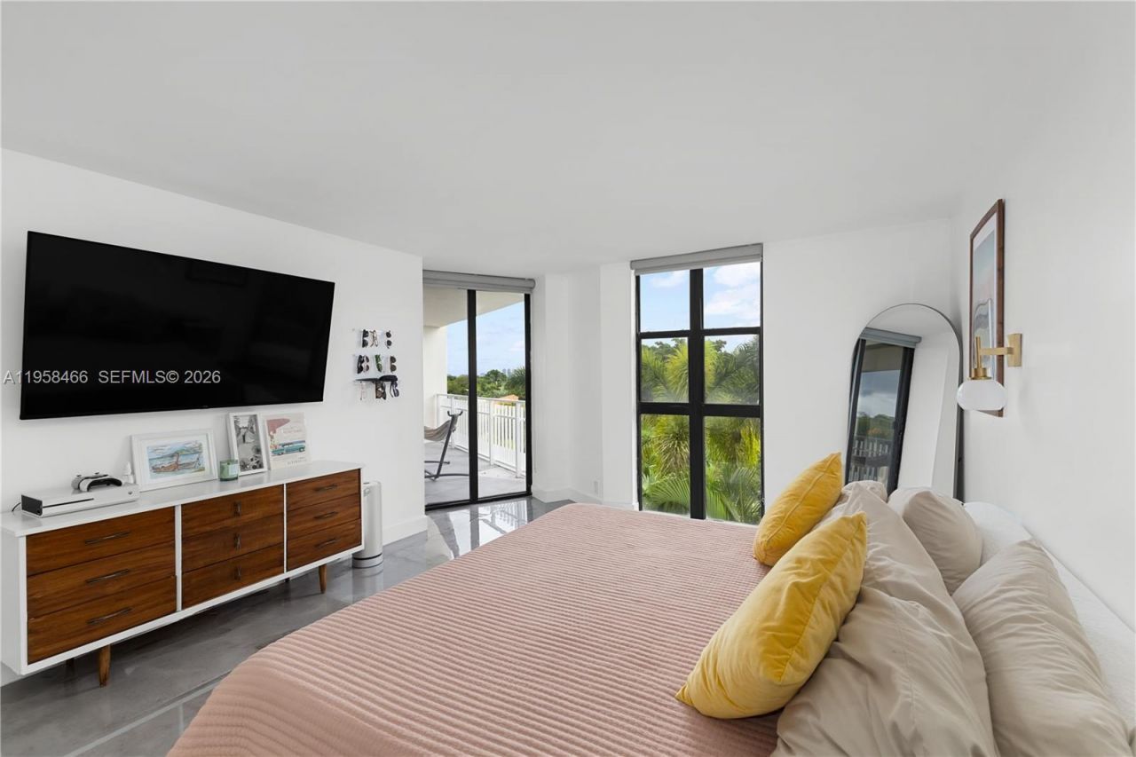 1000 Quayside Ter, Unit 506, Miami, FL 33138 Photo