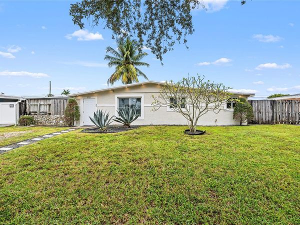 5721 SW 38th Ct, Davie, FL 33314