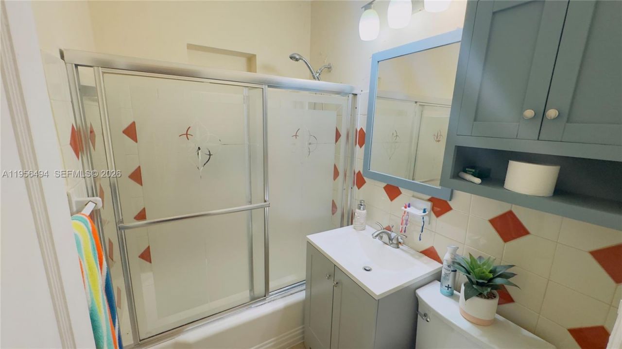 3310 NW 19th Ter, Miami, FL 33125 Photo