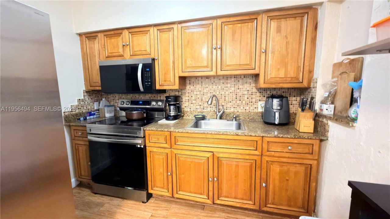 3310 NW 19th Ter, Miami, FL 33125 Photo