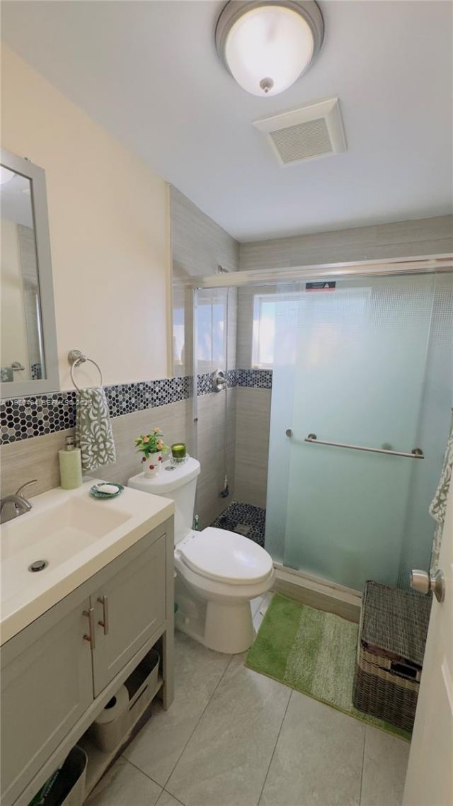 3310 NW 19th Ter, Miami, FL 33125 Photo