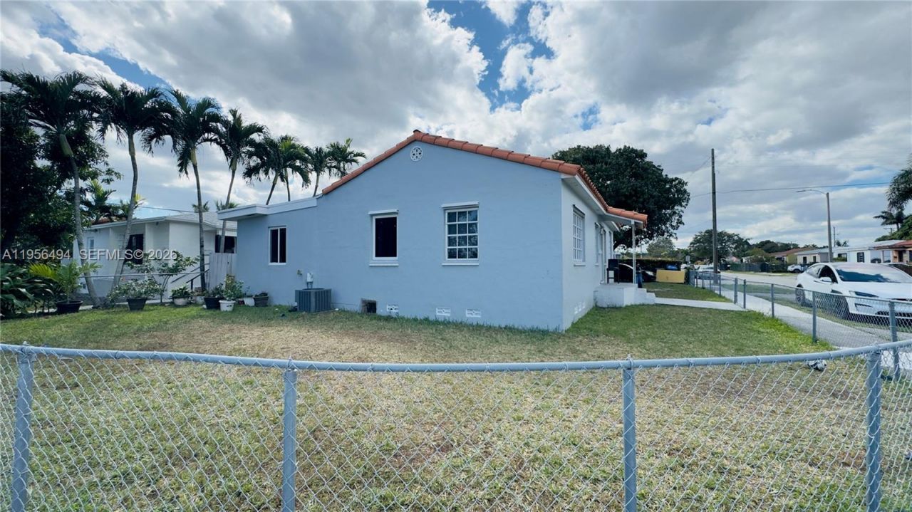 3310 NW 19th Ter, Miami, FL 33125 Photo