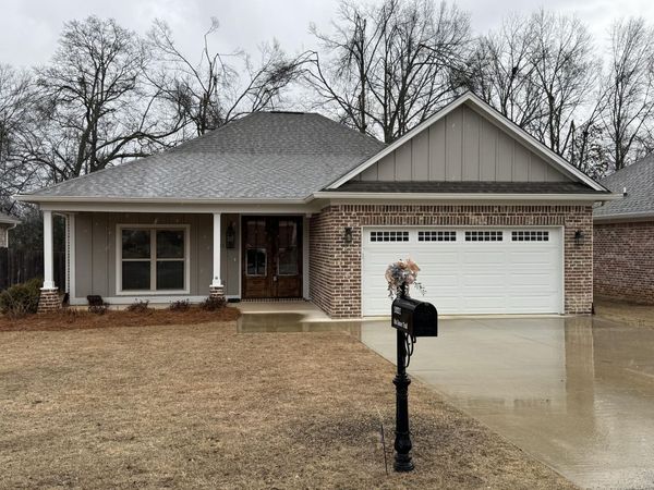 1021 Ida Grace Trl., New Albany, MS 38652