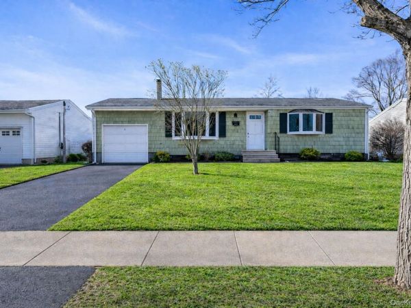 53 Calvert Avenue, Commack, NY 11725