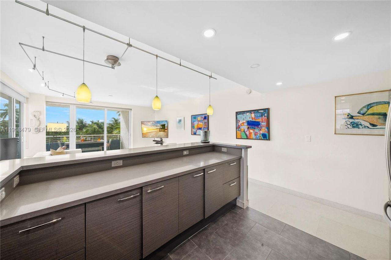 200 Ocean Dr , Unit 5D, Miami Beach, FL 33139 Photo