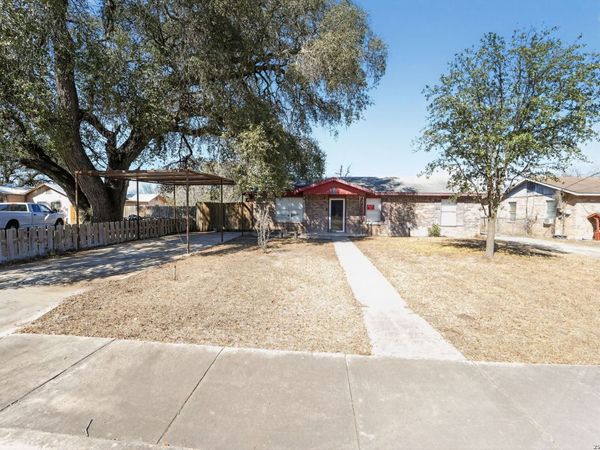 1120 Fort Clark, Uvalde, TX 78801