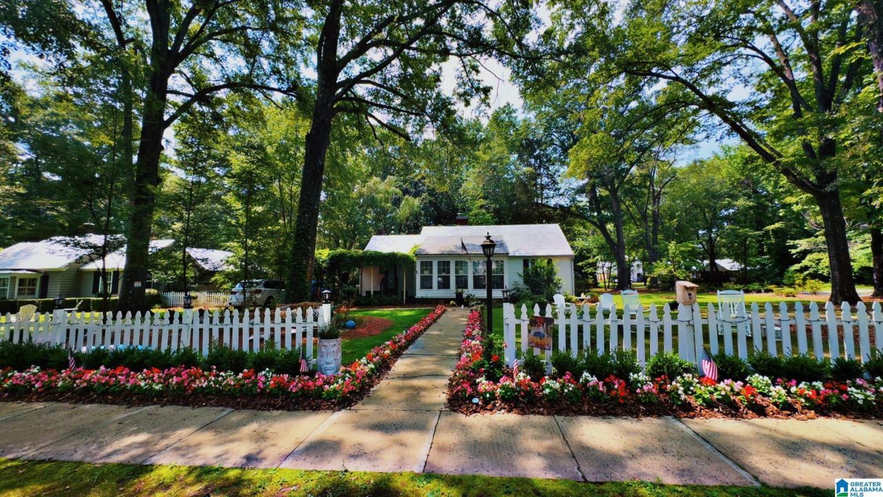217 Brentwood Avenue, Trussville, AL 35173 Main Photo