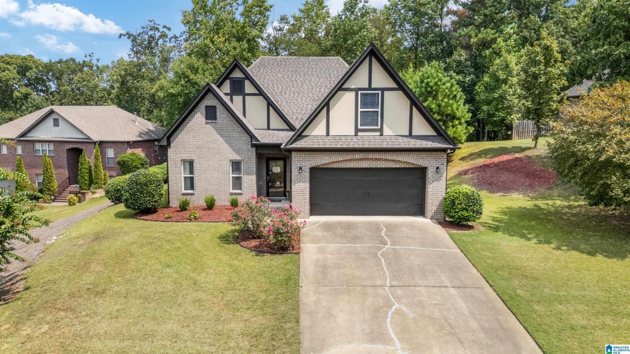 565 Fultonbrook Drive, Fultondale, AL 35068 Main Photo