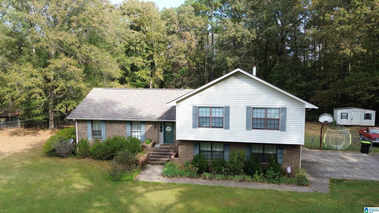 4 Carol Cove, Sylacauga, AL 35150 Main Photo