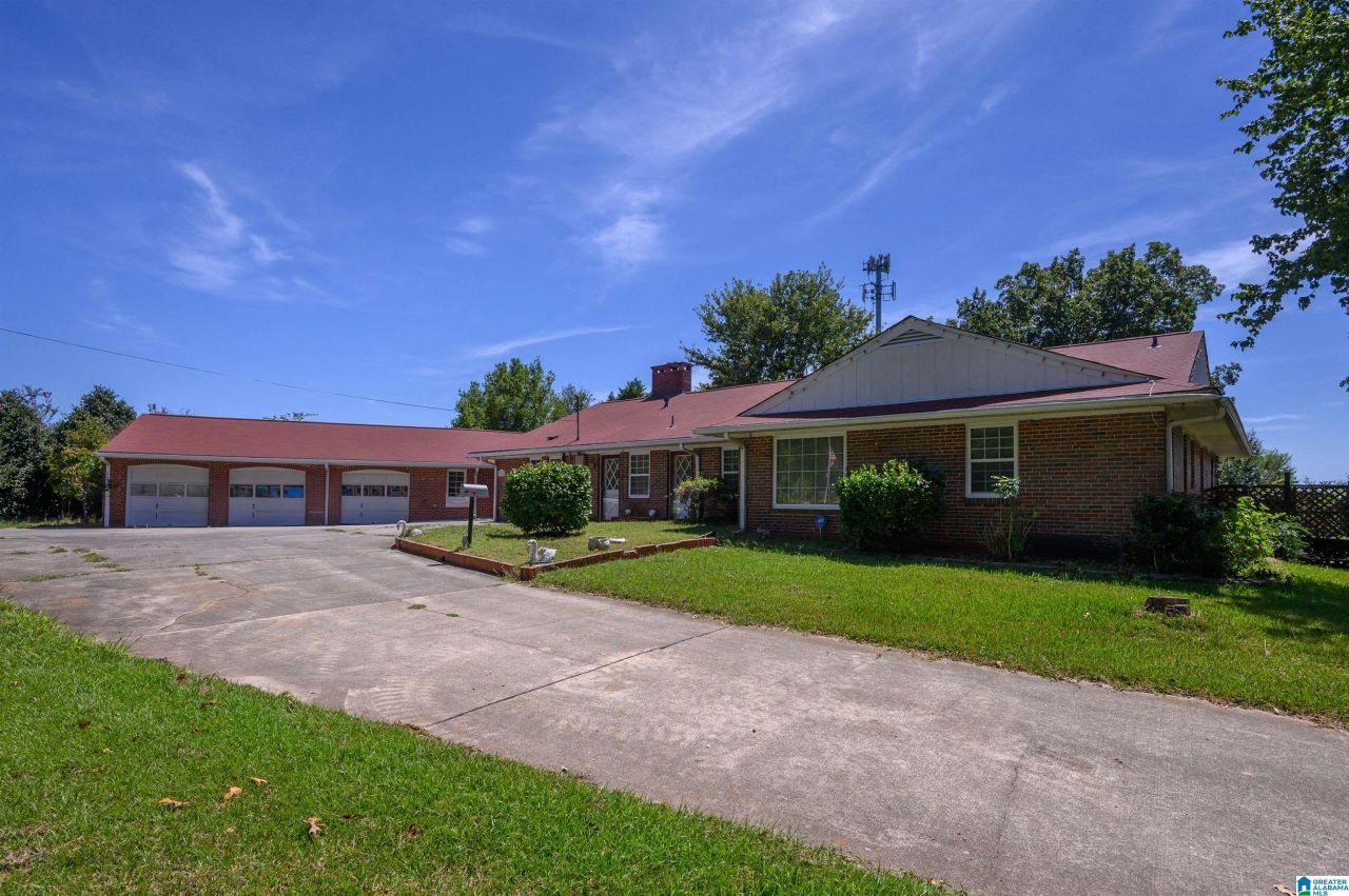 2041 Parkview Drive, Pelham, AL 35124 Main Photo