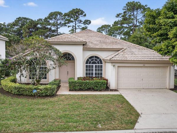 205 Bent Tree Drive, Palm Beach Gardens, FL 33418