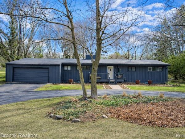 32700 Evergreen Road, Beverly Hills Vlg, MI 48025