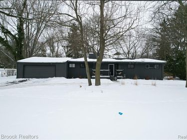 32700 Evergreen Road, Beverly Hills Vlg, MI 48025