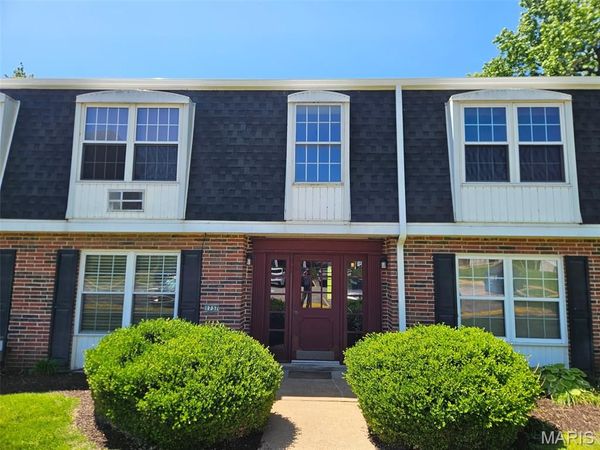 1737 Herault Place, Unit H, St Louis, MO 63125