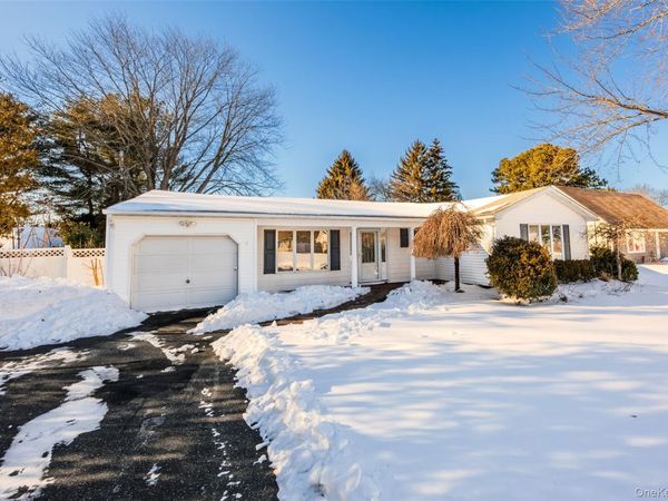 18 Woodbrook Drive , Ridge, NY 11961