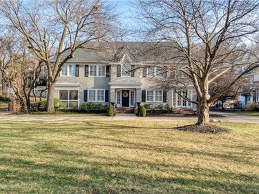 4983 Ward Parkway, Kansas City, MO 64112