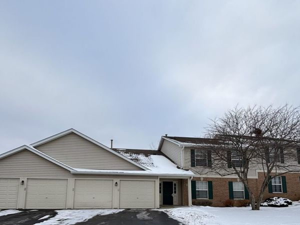 1313 N Red Oak Circle, Unit 4, Round Lake Beach, IL 60073