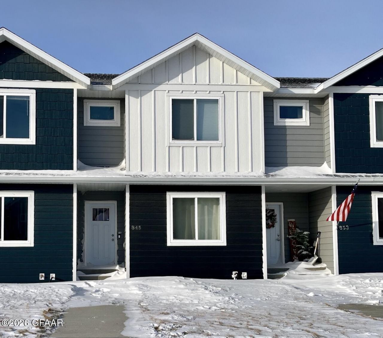 845 Thames Court, Grand Forks, ND 58203 Main Photo