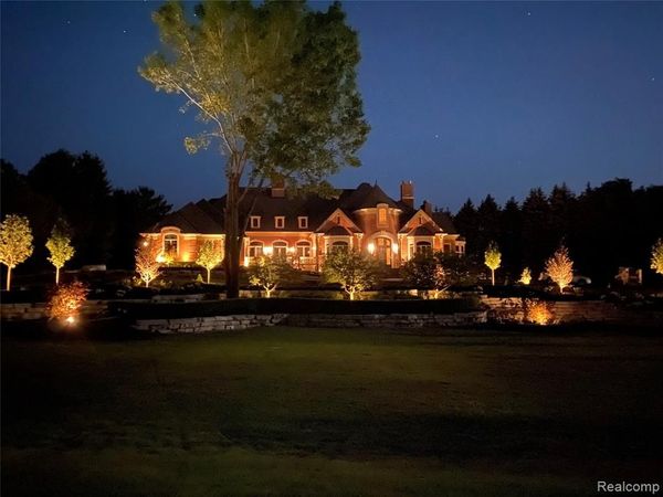 5165 Abbey Road, Oakland Twp, MI 48306