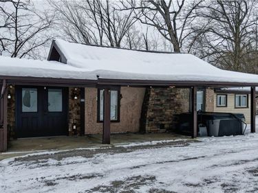 5796 St Rt 250, Beach City, OH 44608