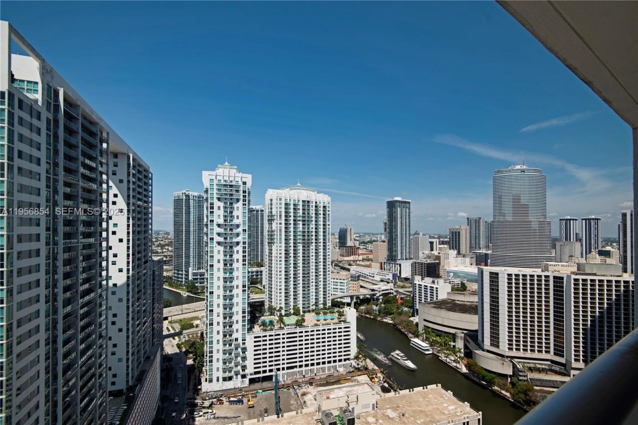 485 Brickell Ave, Unit 3208, Miami, FL 33131 Photo