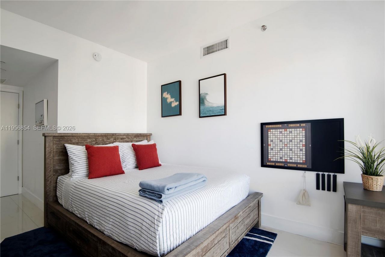 485 Brickell Ave, Unit 3208, Miami, FL 33131 Photo