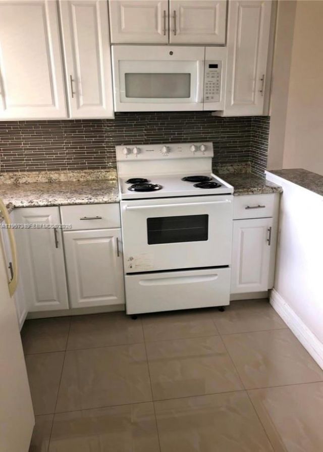 8590 Sunrise Lakes Blvd, Unit 206, Sunrise, FL 33322 Photo